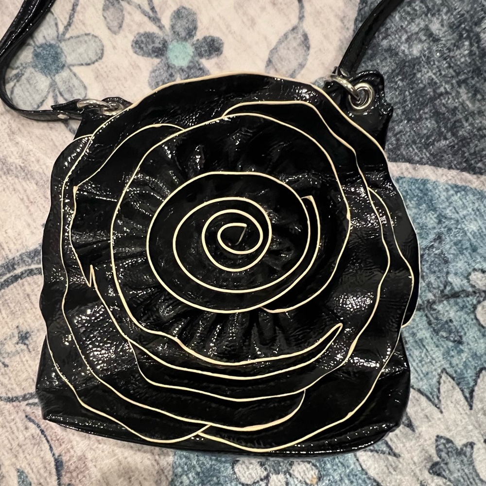 Floral design crossbody Bag EUC
